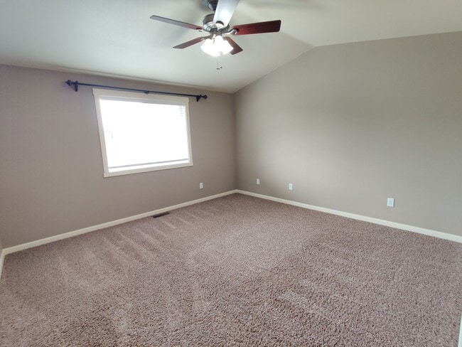 Building Photo - Great West Richland Location