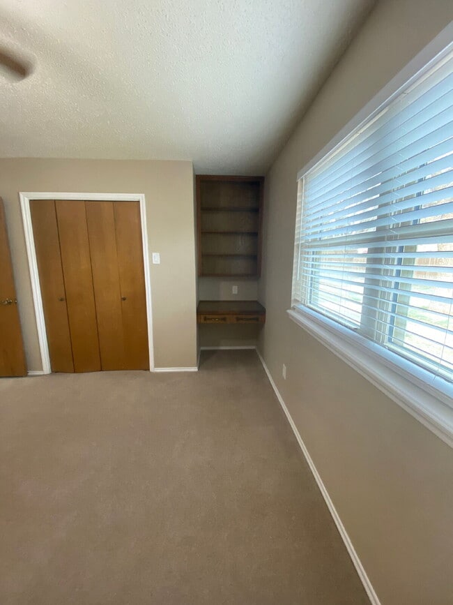 Building Photo - Charming 3-Bedroom Oasis with 2 Full Baths in Prime Lubbock Location - 1547 Sq Ft of Comfort!