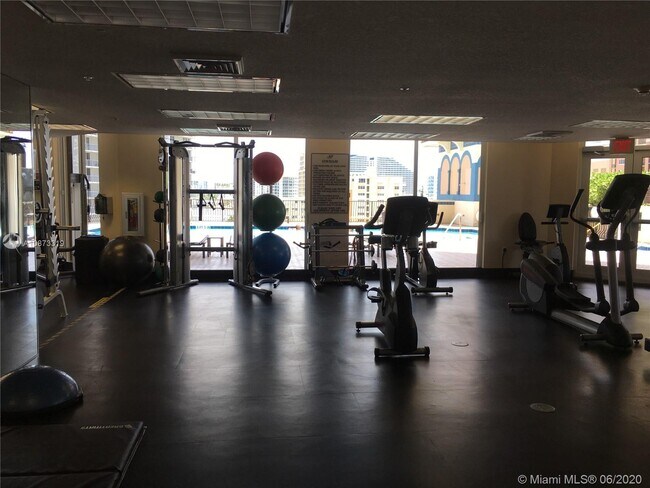 Building Photo - 100 S Birch Rd