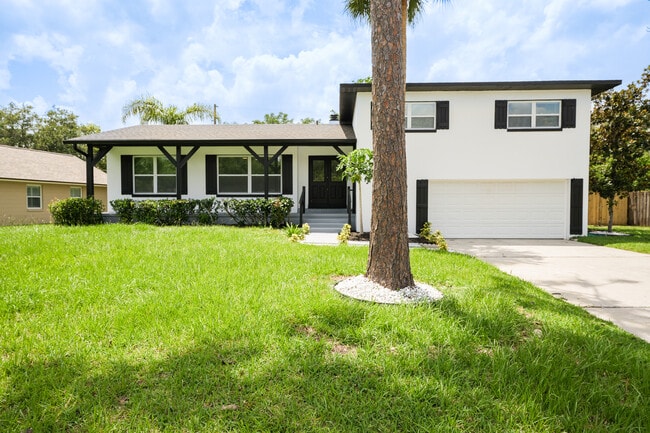 Building Photo - 718 Mendoza Dr