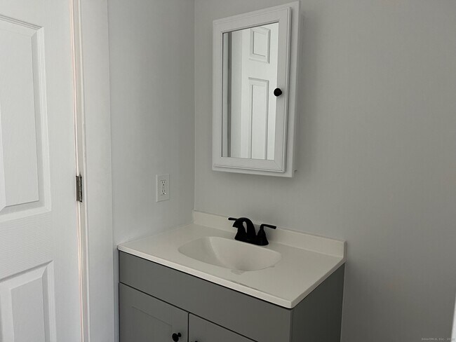 Building Photo - 77 Windsor Ave