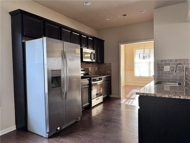 Building Photo - 167 Gilliflower Park