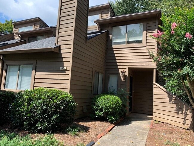 Building Photo - 2004 Parkaire Crossing