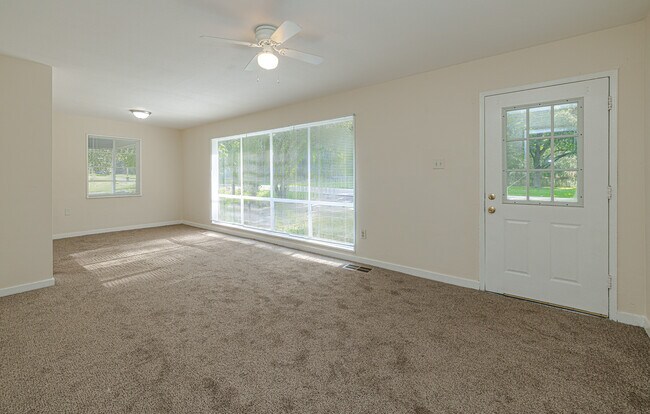 Building Photo - Oak Forest