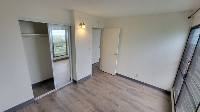 Building Photo - Kahe Kai - 2 Bedroom 1 Bath Apartment With...