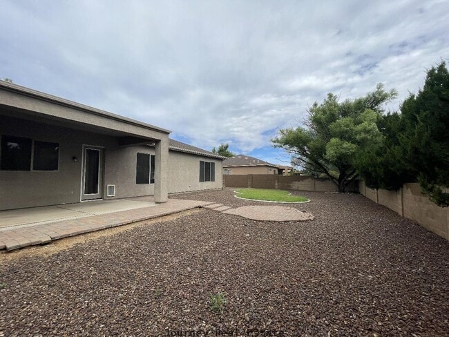 Building Photo - 5433 N Pierce Ln