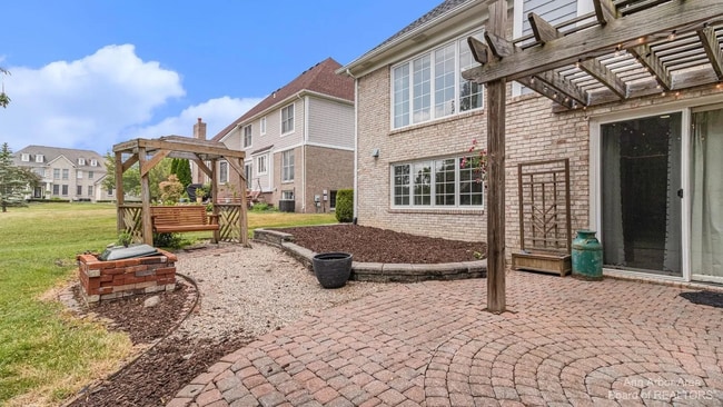 Building Photo - 50145 Tottenham Ct