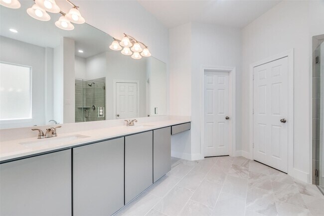 Building Photo - 144 Monterrey Rd W