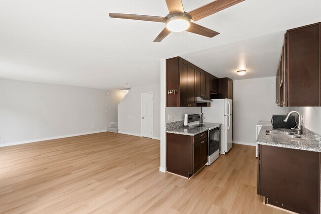 Building Photo - 6908 Camphor Ln