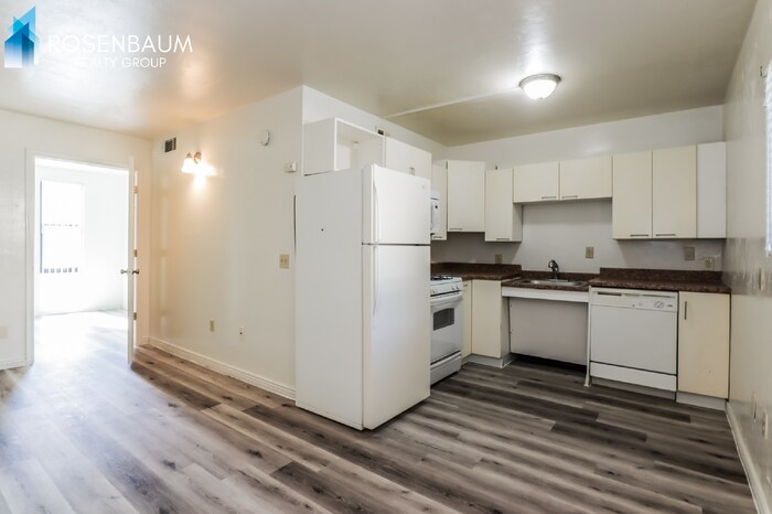 Building Photo - 770 N Dodge Blvd