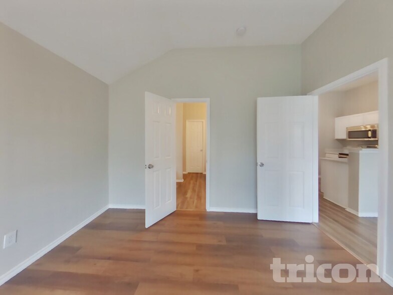 Building Photo - 2000 Natchez Dr