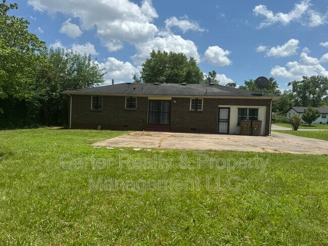 Building Photo - 3004 Lytle Dr