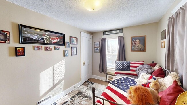 Building Photo - 3BED 2 BATH 2 CAR GARAGE HOME $1500/M TOMAH