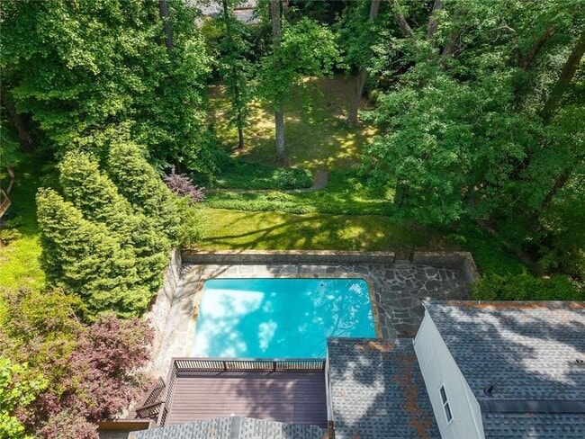 Building Photo - 445 Forest Hills Dr