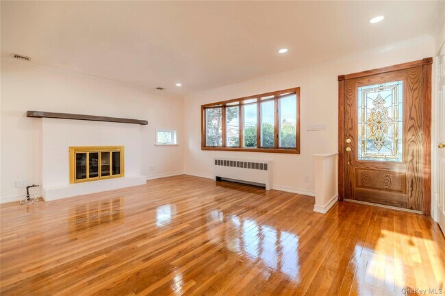 Building Photo - 15 Albany St