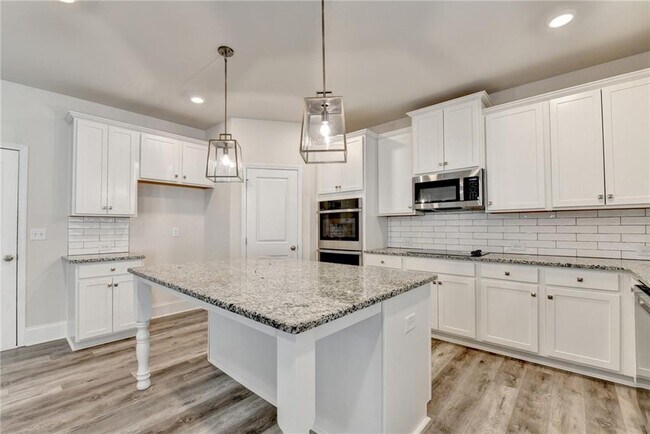 Building Photo - 1661 Silver Crst Wy