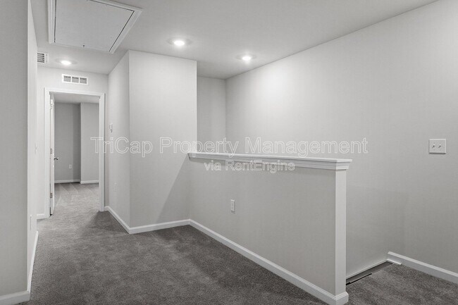 Building Photo - 1636 Singing Bird Trl