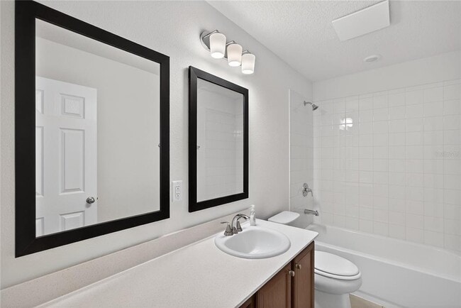 Building Photo - 33 Somerset Ave