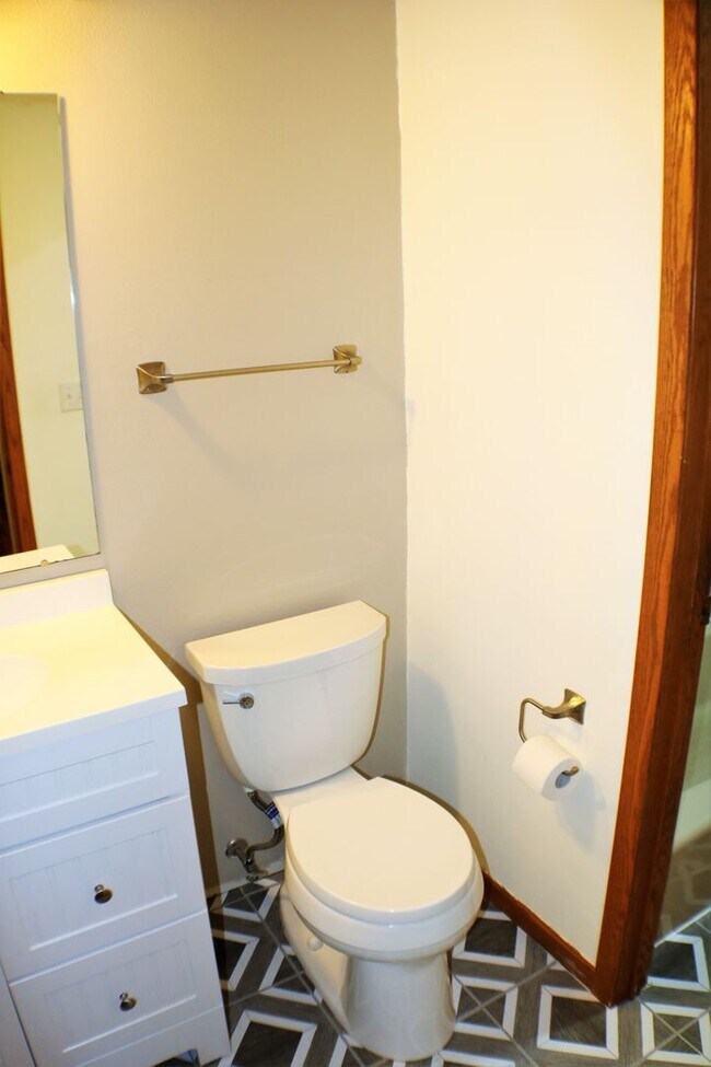 Building Photo - $1,125 | 2 Bedroom, 1.5 Bathroom 1st Floor Condo | No Pets | Sublease* | Available for August 1st...