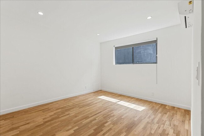 Building Photo - 652 Hayworth Ave