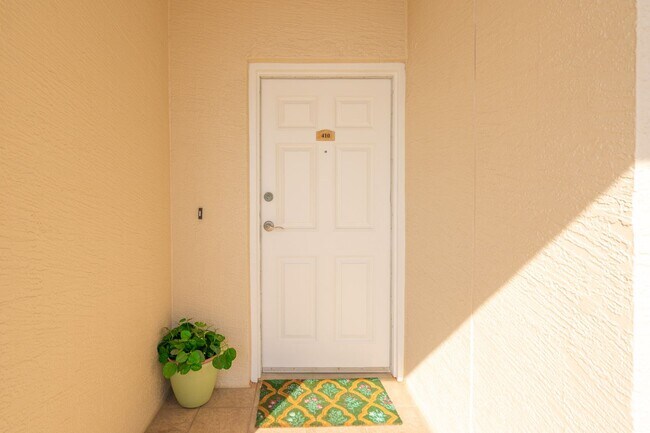 Building Photo - Furnished Condo in Daytona Beach Shores