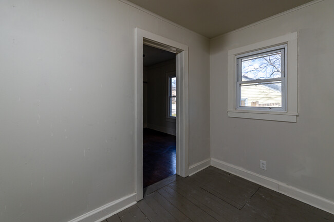Building Photo - 708 E Woodland Ave