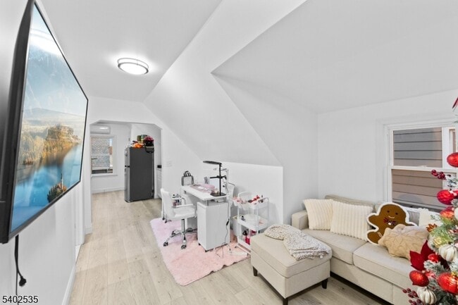 Building Photo - 56 Yereance Ave