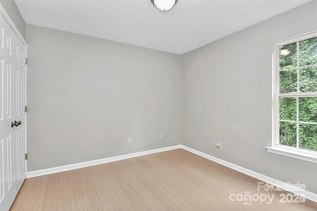 Building Photo - 3737 Kadey Dr