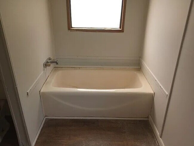Building Photo - "Charming 2-Bed, 2-Bath Retreat in Laurens - Your Perfect Cozy Getaway!"