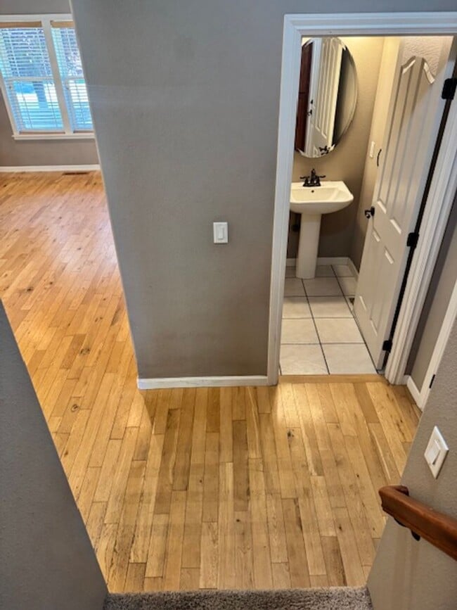 Building Photo - NEW TO MARKET/ LARGE 2 STORY HOME ON PRIVA...