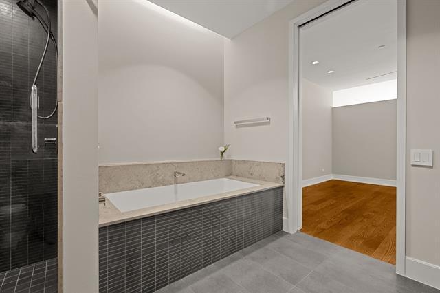 Building Photo - 2408 Victory Park Ln