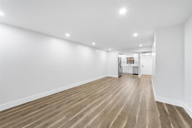 Building Photo - 21905 Lake Forest Cir