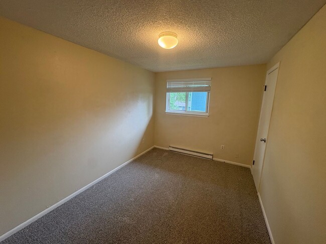 Building Photo - 3550 Butternut Dr