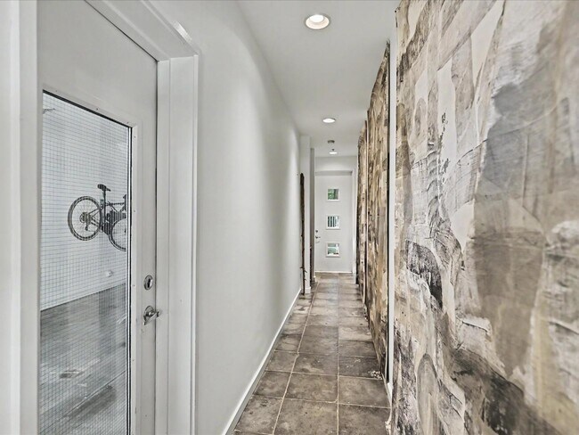 Building Photo - 341 Viburnum Way Ct