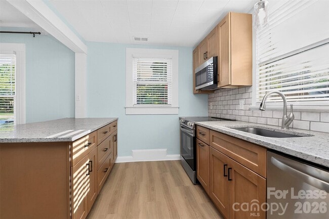 Building Photo - 204 E McNeely Ave