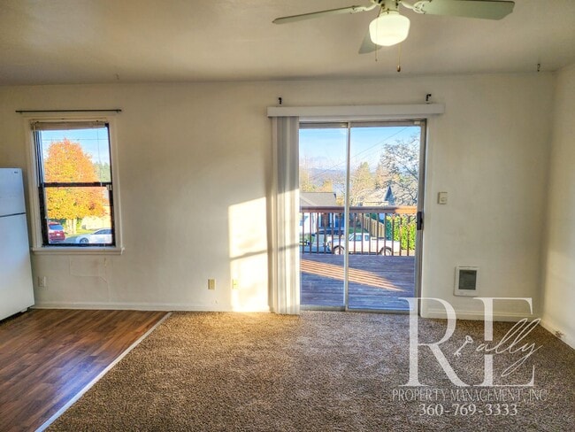 Building Photo - Cozy 1BR Duplex in Manette with Garage & Water Views