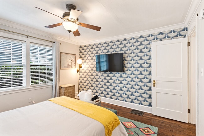 Building Photo - 919 Gilbert St SE