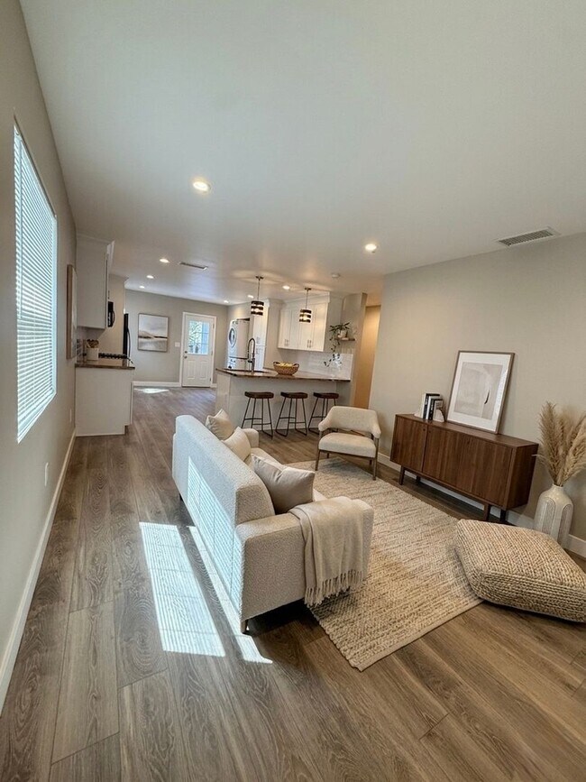 Building Photo - 874-876 North Orange St