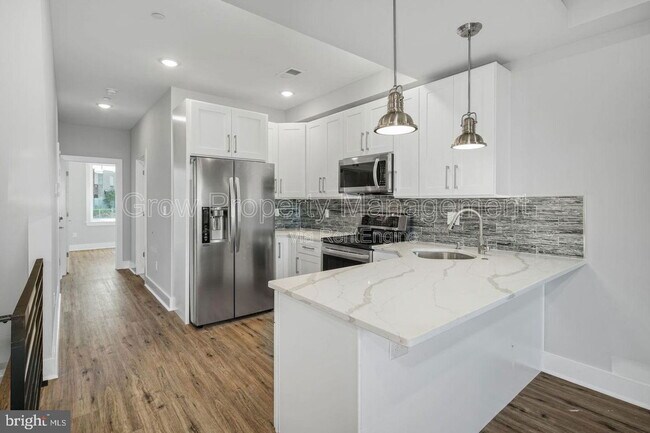 Building Photo - 1904 E York St