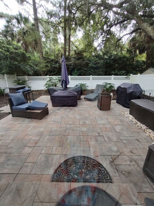 Building Photo - Bermuda Pointe