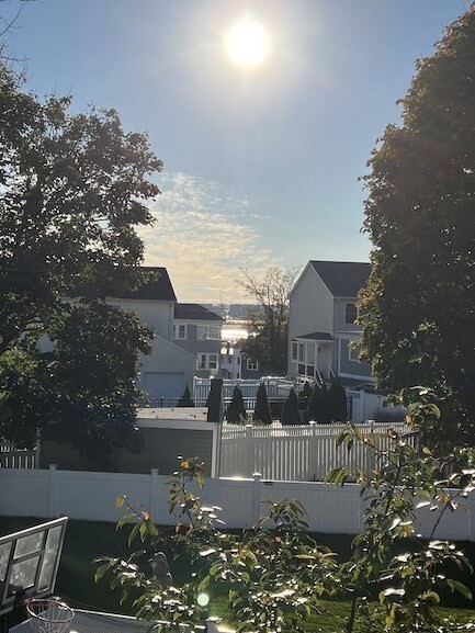 Building Photo - 35 Lincoln St