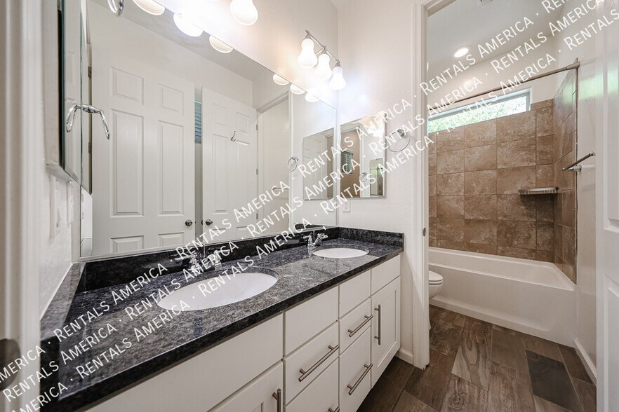 Building Photo - 3865 E Dogwood Pl