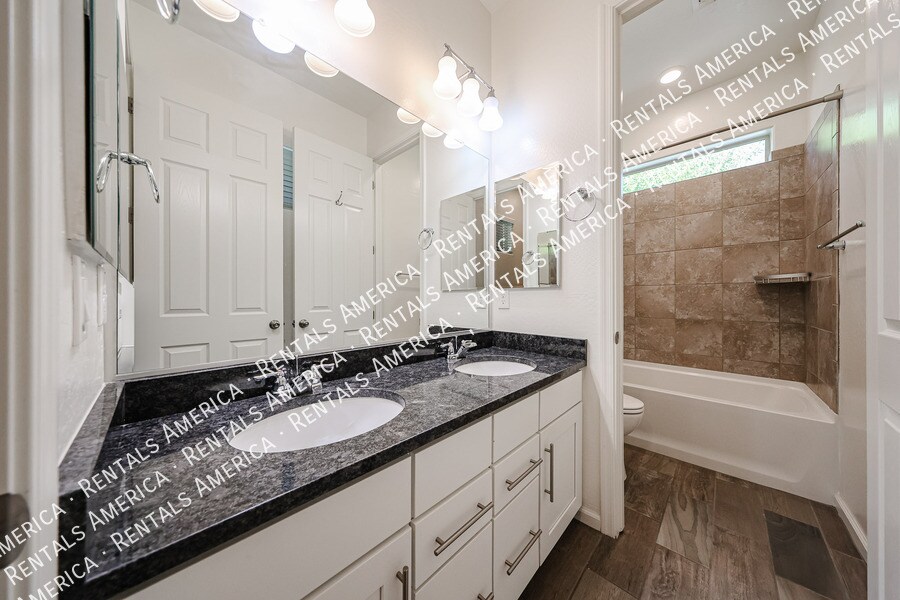 Building Photo - 3865 E Dogwood Pl