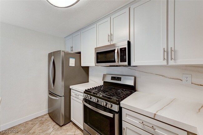 Building Photo - 2633 Durango Dr