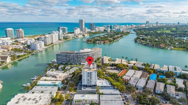 Building Photo - 6900 Bay Dr