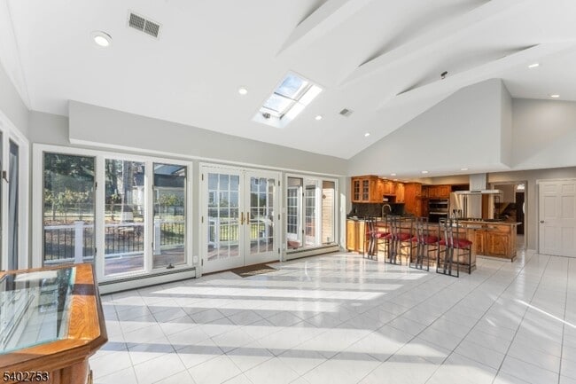 Building Photo - 850 Valley Rd