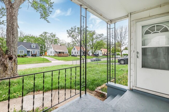 Building Photo - Newly Renovated - 3 Bed, 1.5 Bath Single-Family Home w/ Garage!!