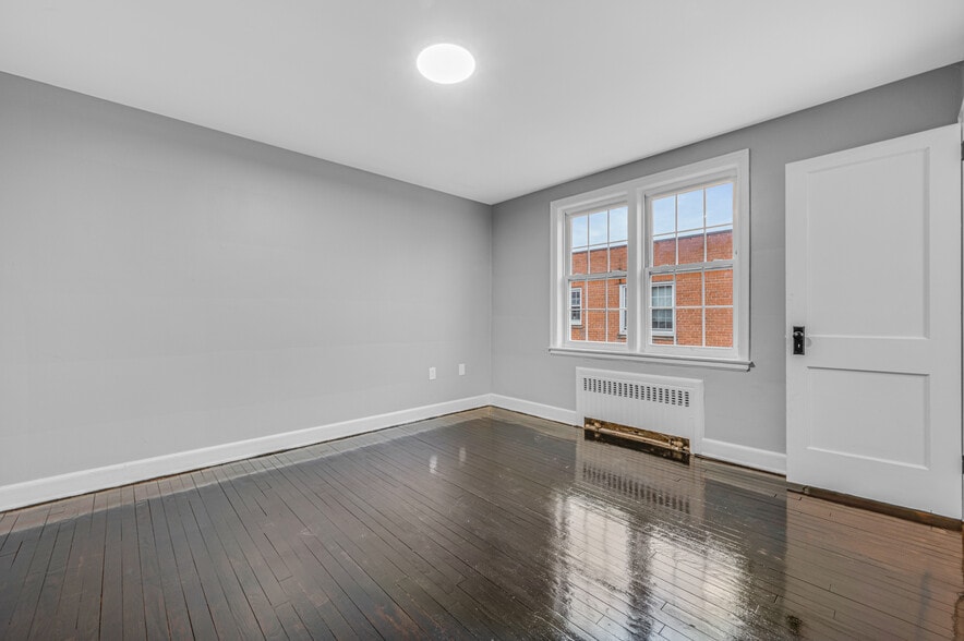 Building Photo - The Bentley