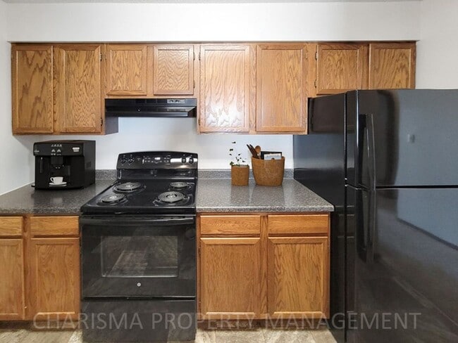 Building Photo - SPACIOUS ONE BEDROOM UNIT, WITH GREAT AMEN...