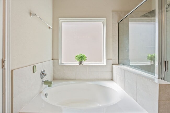 Building Photo - 2221 Raider Dr